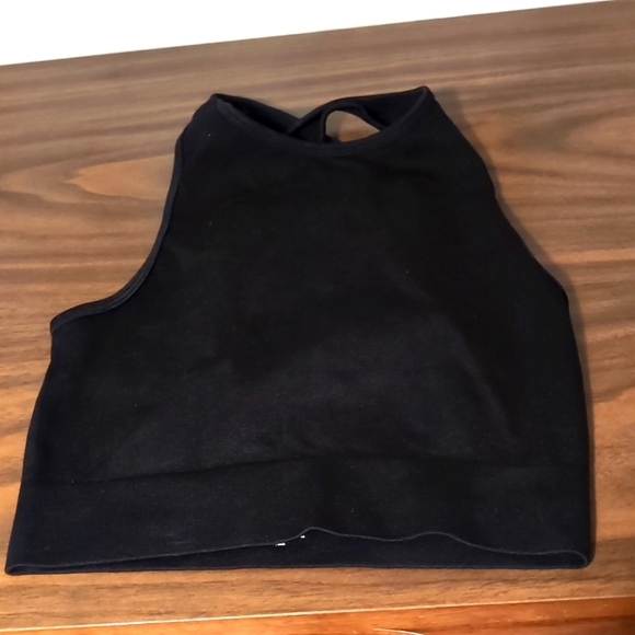 Cross Shoulders Sports Bra - Picture 2 of 3